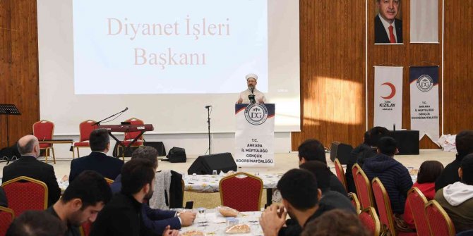 Diyanet İşleri Başkanı Erbaş, gençlerle iftarda buluştu