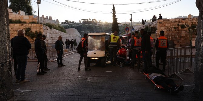 İsrail polisi Mescid-i Aksa'ya baskın düzenledi