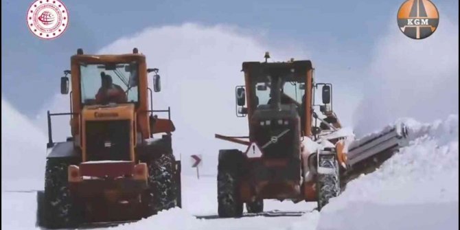 Erzurum-Tekman yolu 3 bin rakımda karla mücadele