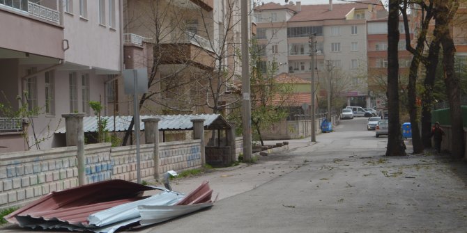 Aksaray- Adana kara yolunda ulaşıma 'kum fırtınası' engeli