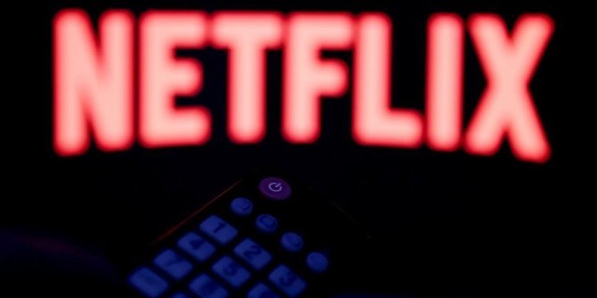 Netflix sees loss of subscribers for 1st time in more than decade