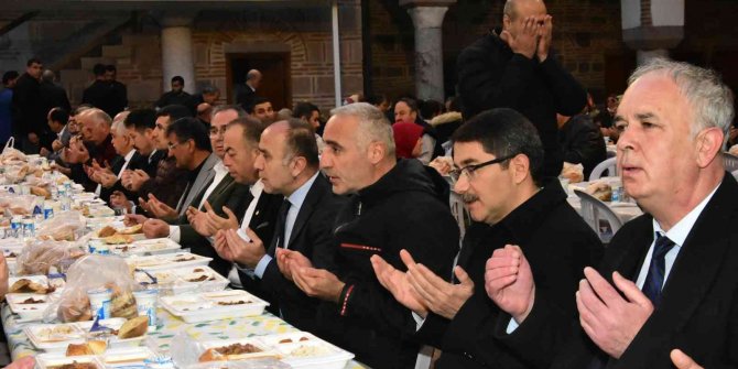 Başkan Çelik iftar sofrasında pazarcıların sorunlarını dinledi