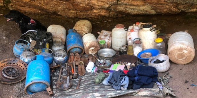 PKK'lı teröristlere ait yaşam malzemeleri ele geçirildi