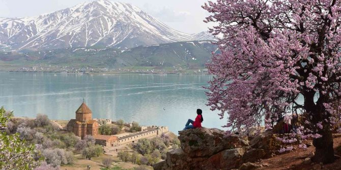 Akdamar Adası’nda görsel şölen