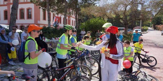 Bisiklet kullanıcılarına bakımı ve temel bisiklet kültürü anlatıldı