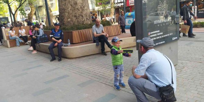 Kaybolan çocuk ailesine teslim edildi