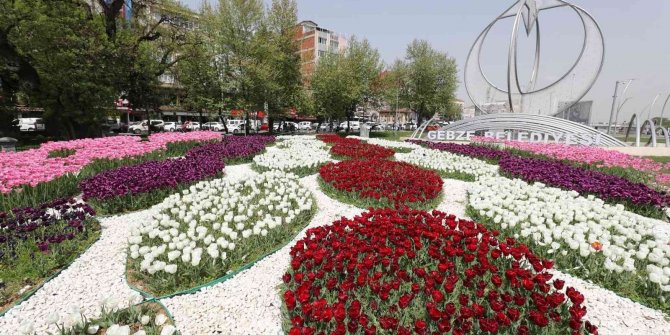 Gebze rengarenk çiçeklerle donatılıyor