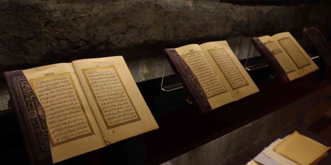 Asırlık Kur’an-ı Kerimlerin tıpkıbasımları Talas’ta sergileniyor