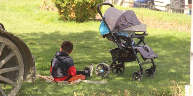 Havalar ısınınca vatandaş kendini parklara attı