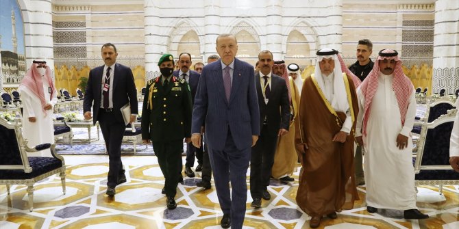 Cumhurbaşkanı Erdoğan, Suudi Arabistan Kralı Selman ile bir araya geldi