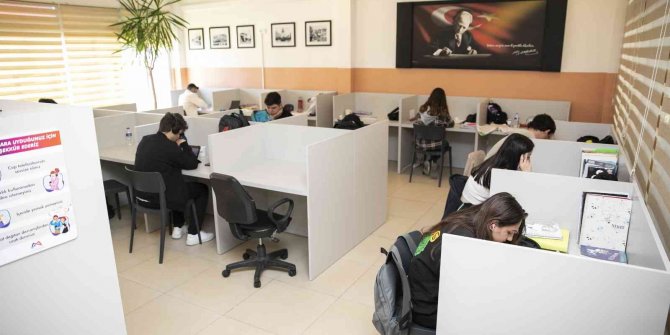 Öğrenci Çalışma Merkezi, öğrencilere konforlu bir ortam sağlıyor
