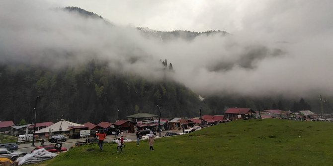 Ayder’de sisli hava tatilcilerin keyfini bozamadı