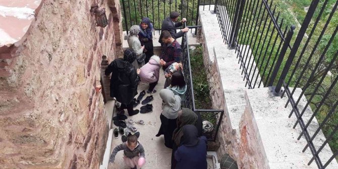 Şeyh Edebali Türbesi bayramda on binlerce ziyaretçinin akınına uğradı