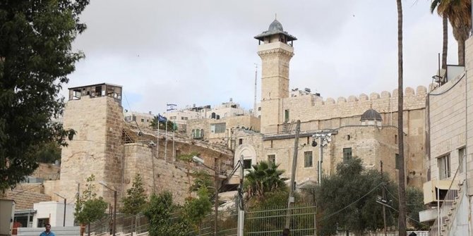 Pemukim Israel kibarkan bendera nasional di atas Masjid Ibrahimi