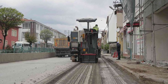 Şehrin farklı noktalarında asfalt çalışması