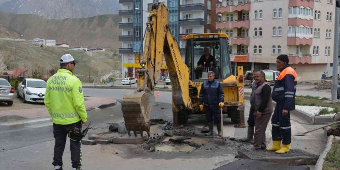 Hakkari Belediyesi ekiplerinden yağmur seferberliği