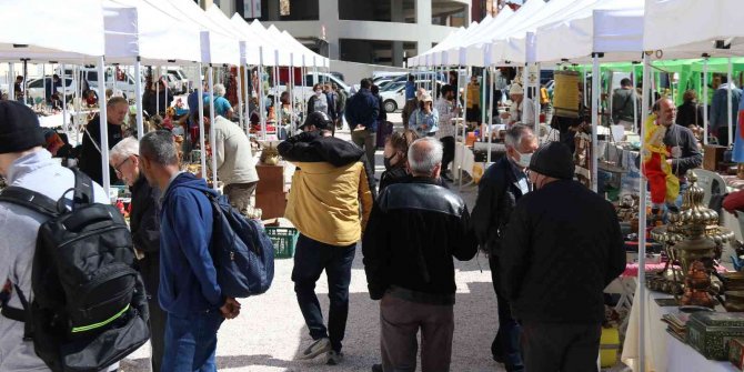 Antika Pazarı’na yoğun ilgi