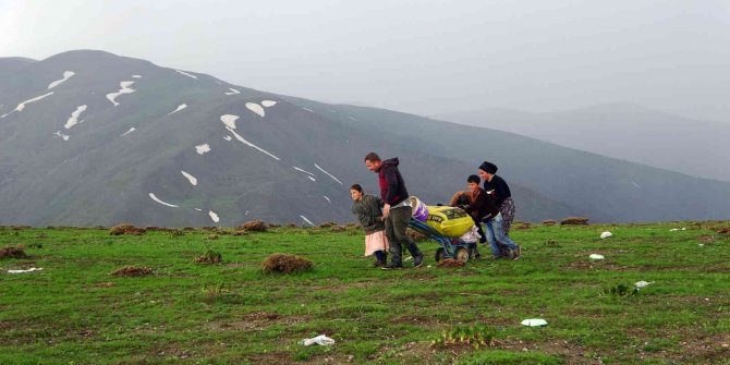 Terörden temizlenen dağlar vatandaşa gelir kapısı ve hobi alanı oldu