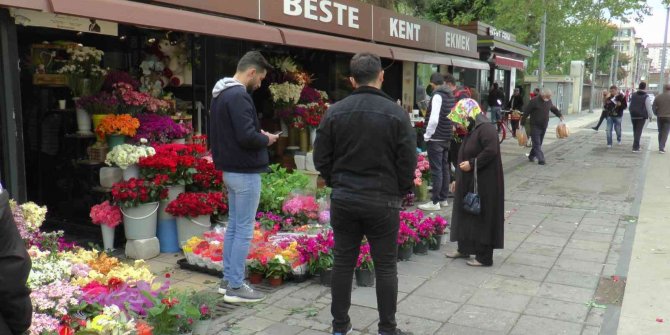 Çiçekçilerde ‘Anneler Günü’ yoğunluğu