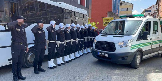 Kalp krizi geçiren polis memuru son yolculuğuna uğurlandı