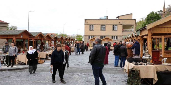 Antika Pazarı tutkuya dönüştü