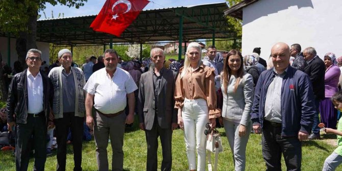 12 köyün hıdrellez etkinliğine katılarak halkla bir araya geldi