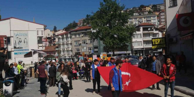 Engelliler farkındalık için yürüdü