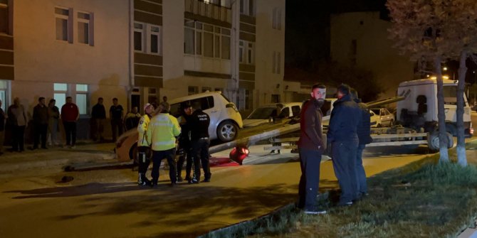 Alkollü sürücü, polisi görünce tanımadığı ailenin evine girmeye çalıştı