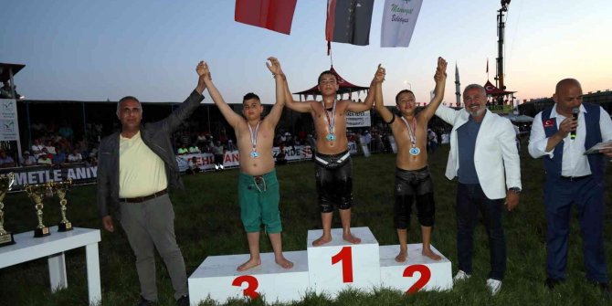 Manavgat Belediyesi Yağlı Güreşleri’nde Başpehlivan Cengizhan Şimşek oldu