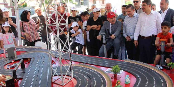 Hem çocuklar hem de kendini çocuk hissedenler doyasıya eğlendi