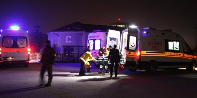 Vakaya giden ambulans kaza yaptı: 3 yaralı