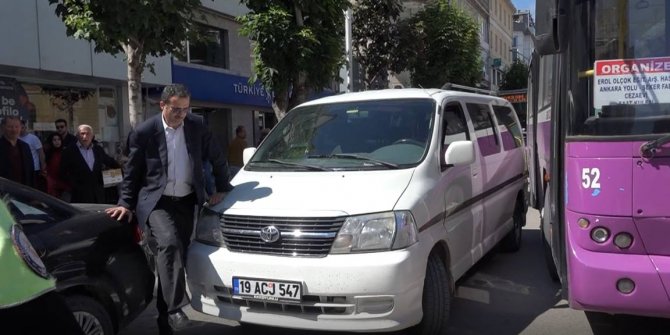 Trafiği kilitledi, polis ‘Çok güzel yere bırakmışsınız maşallah’ diyerek ceza kesti