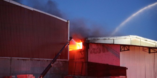 Gaziantep’te geri dönüşüm fabrikasında yangın