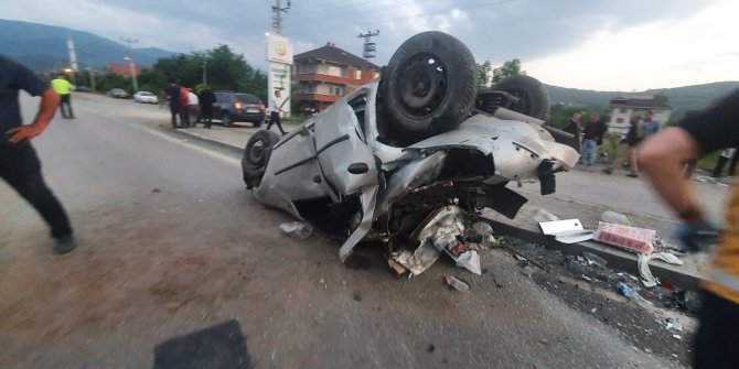 Kontrolden çıkan otomobil karşı şeride geçti: 1’i ağır 2 yaralı