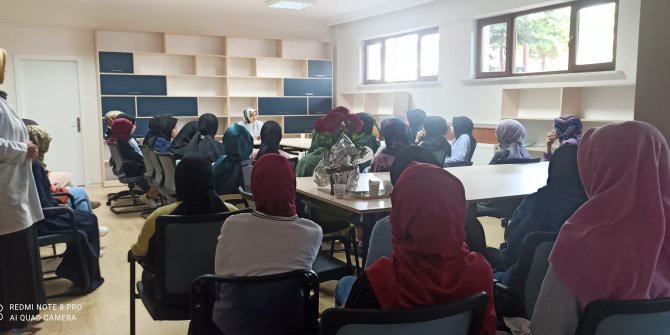 Öğrencilere tıp anlatıldı
