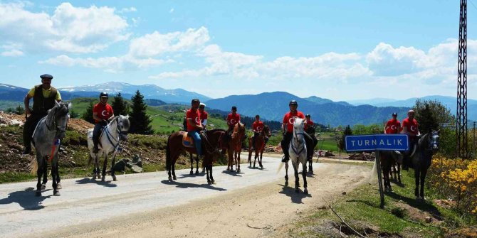 2 bin rakımlı yaylada atlı safari