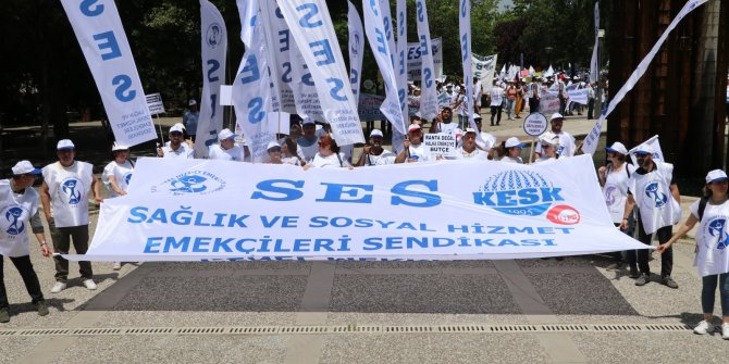 Sağlık çalışanlarından 'beyaz miting'