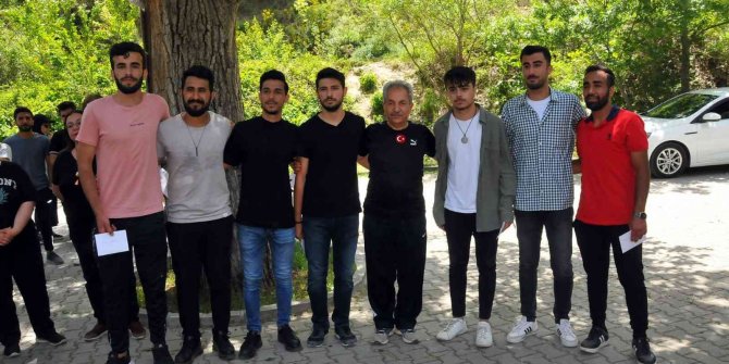 Akşehir’de ilçe protokolü ve öğrenciler sağlık için yürüdü