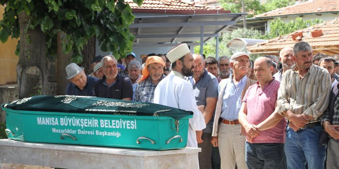 Ateşe verdiği evde oğluyla birlikte ölen baba toprağa verildi