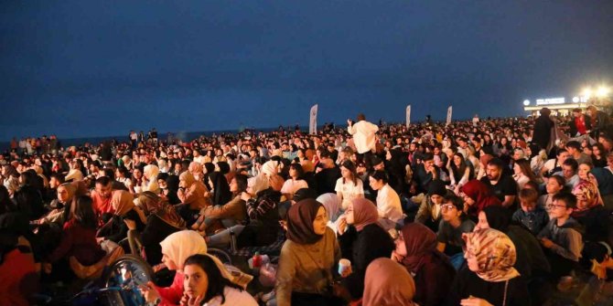 Rize’de açık hava sinemasına ilgi yoğun