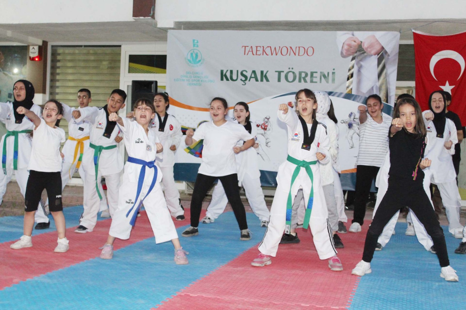 Taekwondo'da sertifikalar verildi