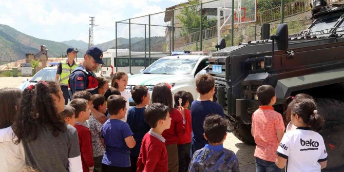 Jandarma ilkokul öğrencilerine çevre bilincini aşıladı