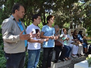 Kemal Sunal mezarı başında anıldı