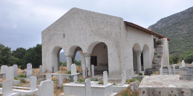2 asırlık tarihi caminin restorasyonuna tepki