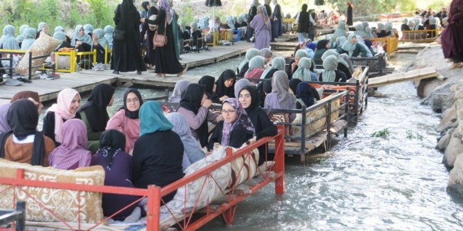 Hayırsever iş insanından Kur’an kursu öğrencilerine yemek ziyafeti