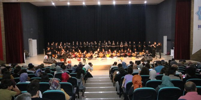 Konyalı öğrencilerden mest eden koro konseri