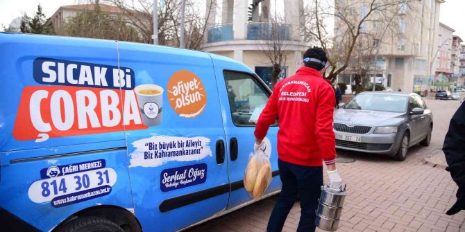 Belediye yemekhanesinde pişiyor, vatandaşın ayağına götürülüyor