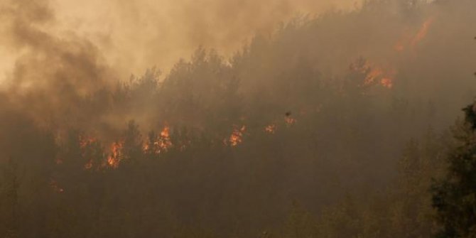 Marmaris'te alevlerle mücadele sürüyor: Yangın koordinasyon merkezi tahliye ediliyor