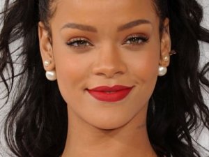 Rihanna'dan müzik tarihine geçen rekor