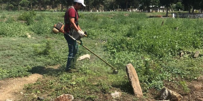 Mezarlıklar bayram ziyaretlerine hazırlanıyor